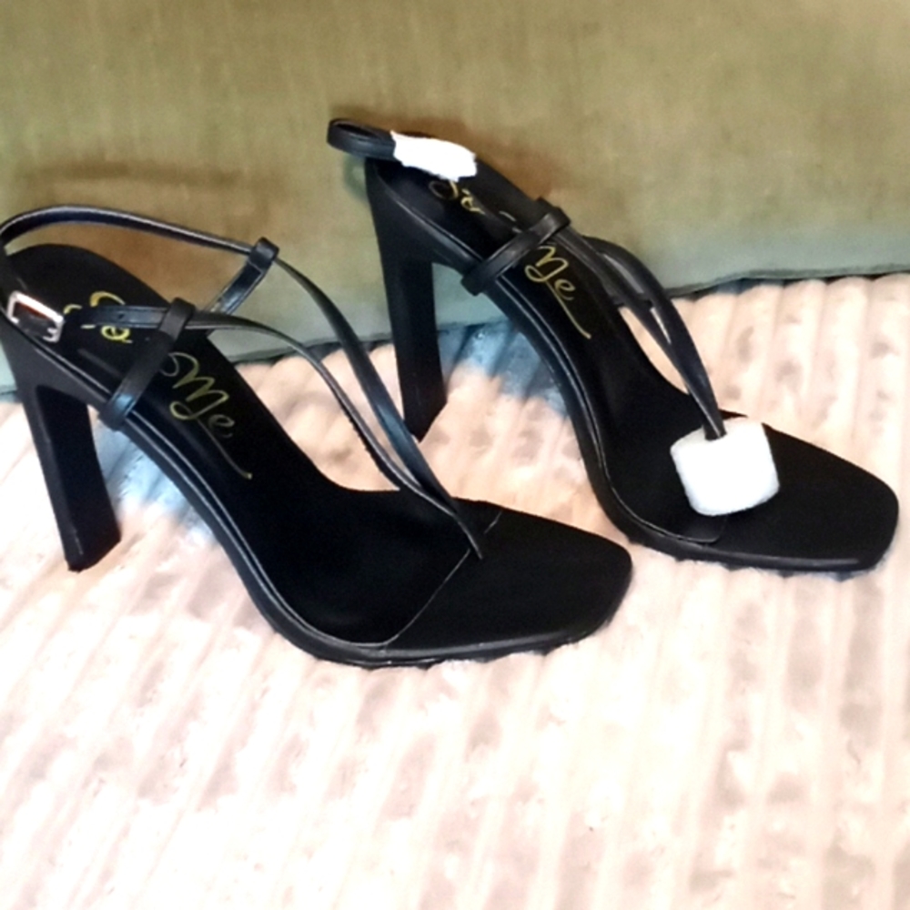So Me thong heels